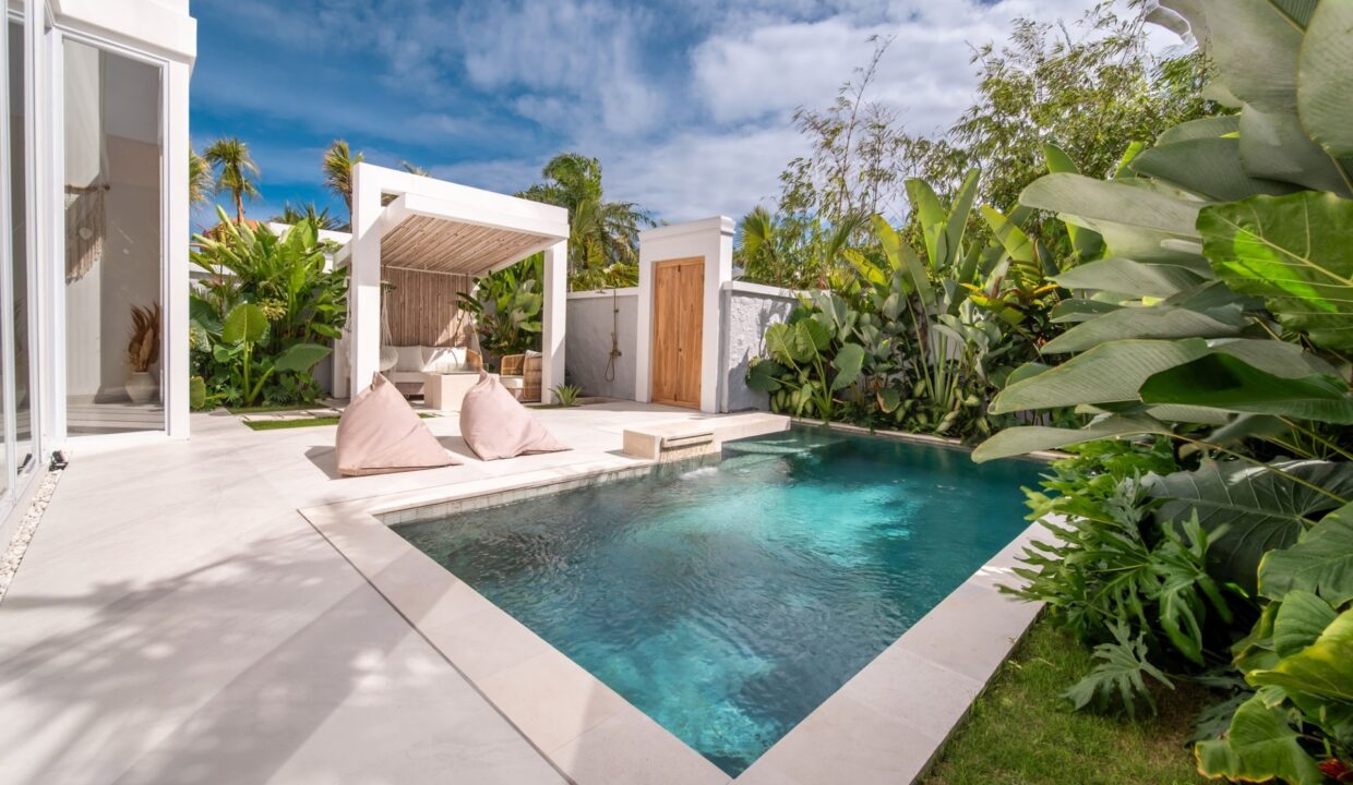 3-Bedroom Tropical Villa Walking Distance to Echo Beach (22)