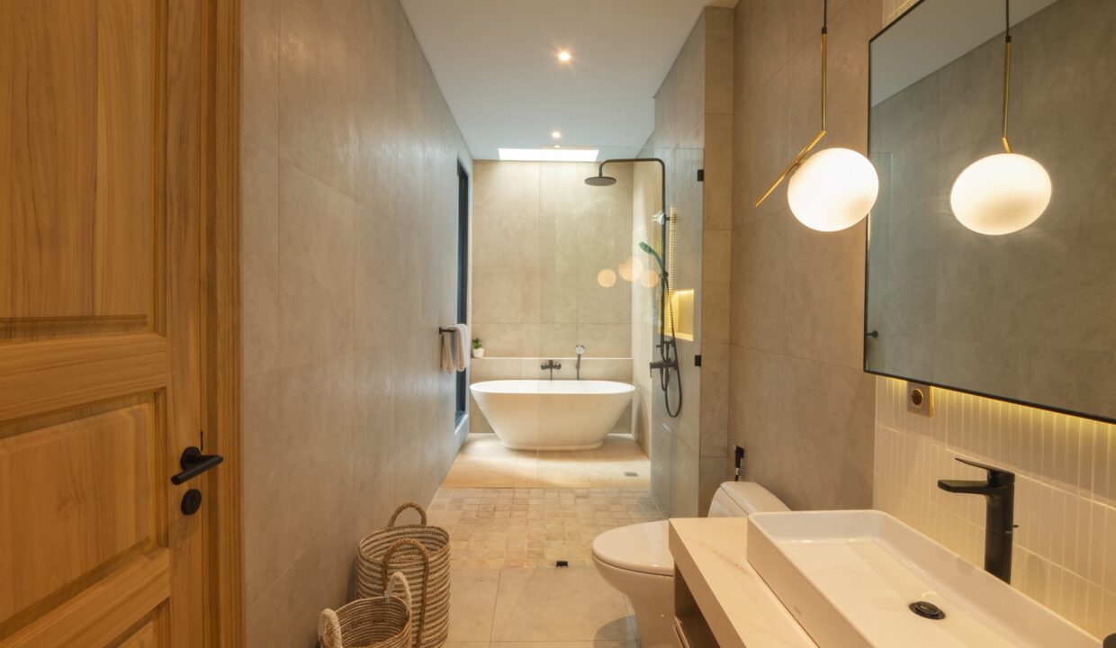 A Chic Villa With Three Bedrooms Situated In Berawa (12)