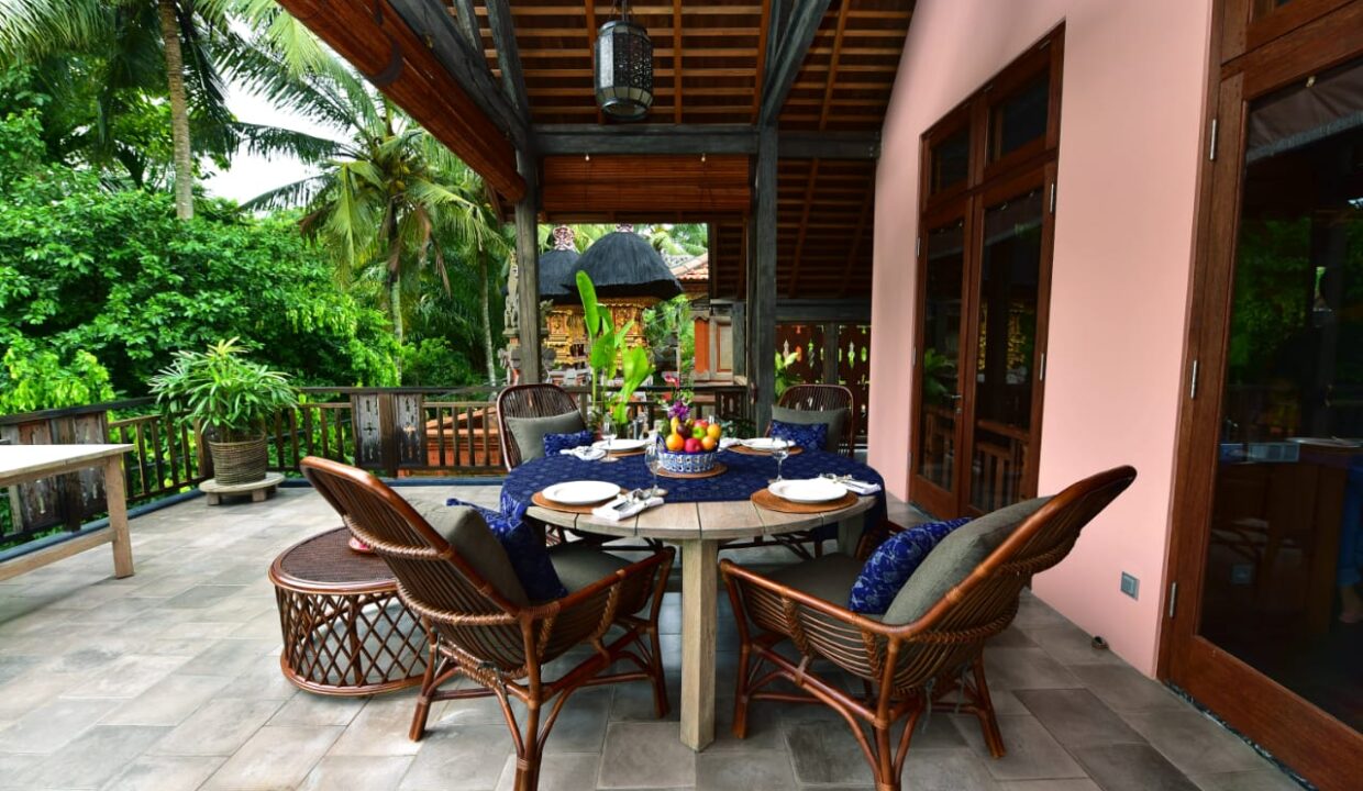 Beautiful and Unique Duplex Design House In Central Ubud (1)