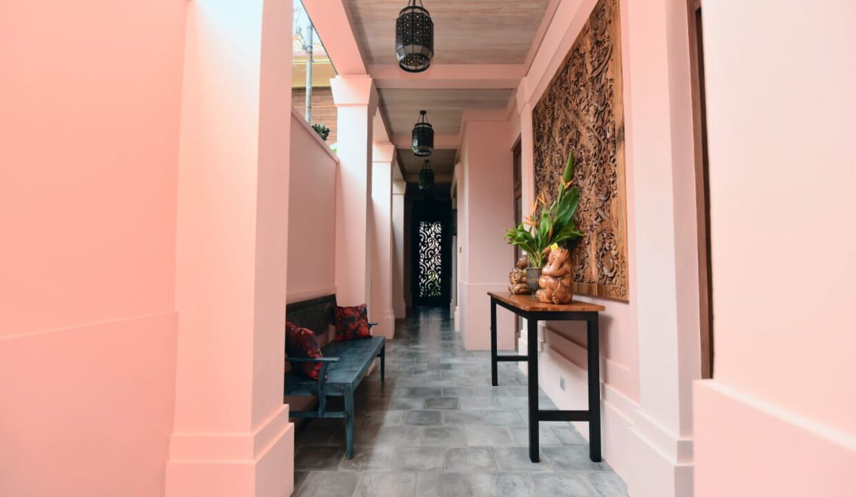 Beautiful and Unique Duplex Design House In Central Ubud (16)