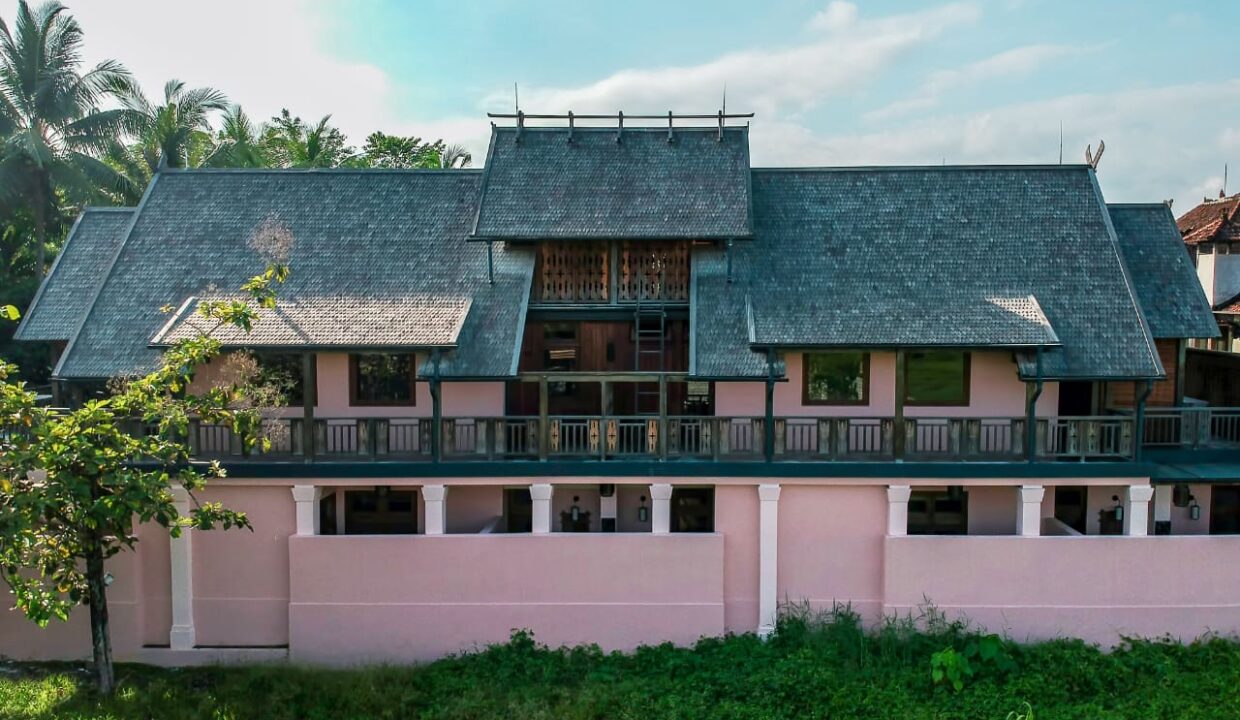 Beautiful and Unique Duplex Design House In Central Ubud (17)