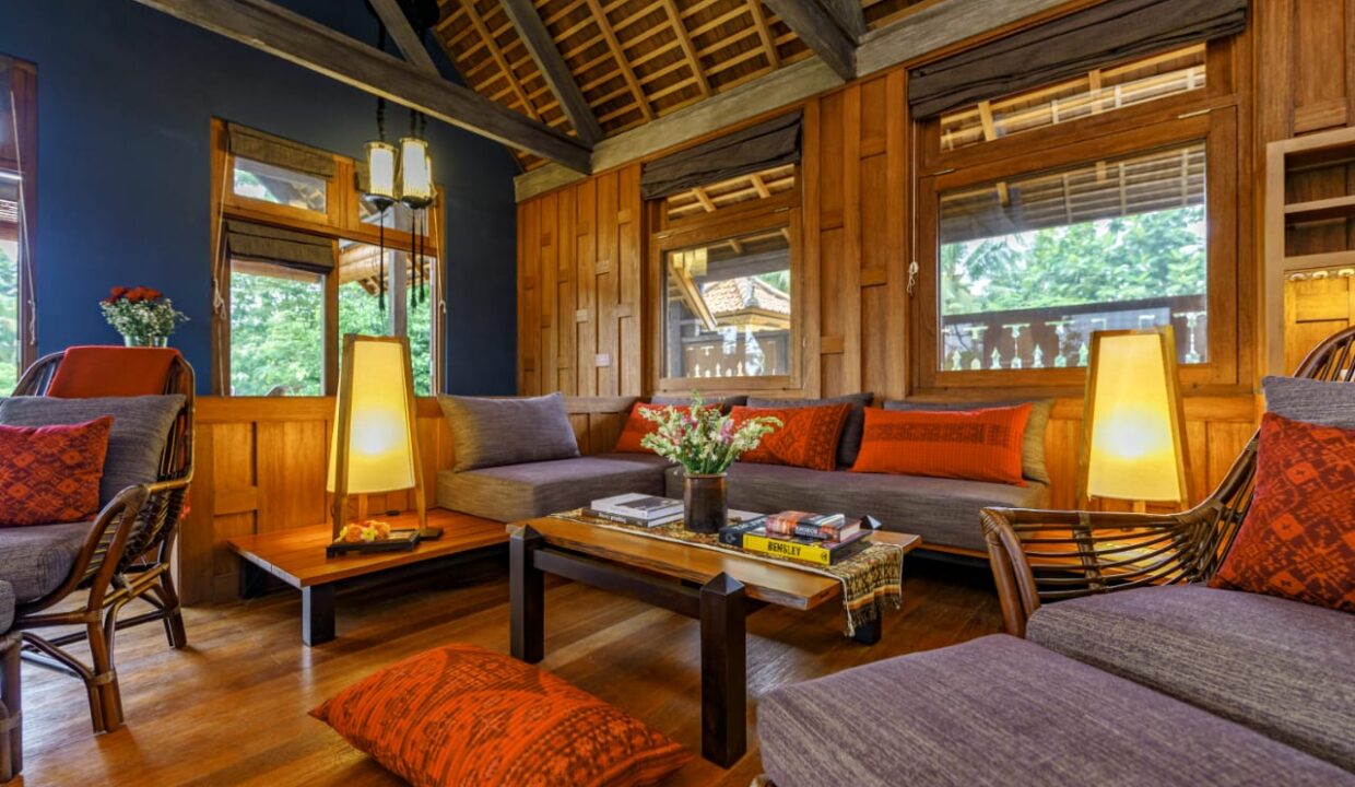 Beautiful and Unique Duplex Design House In Central Ubud (3)