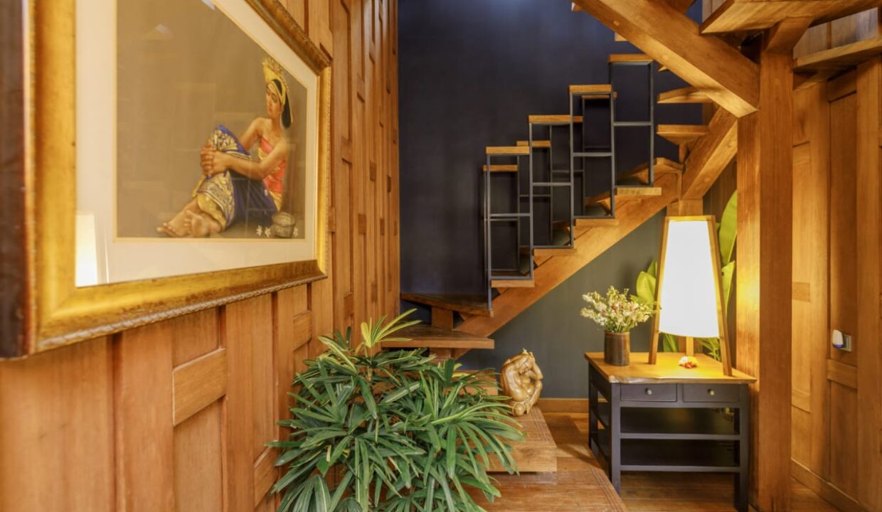 Beautiful and Unique Duplex Design House In Central Ubud (6)