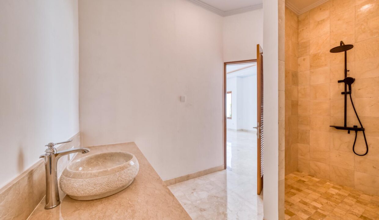 Brand New Freehold 3-Bedroom Villa in Babakan, Canggu (16)