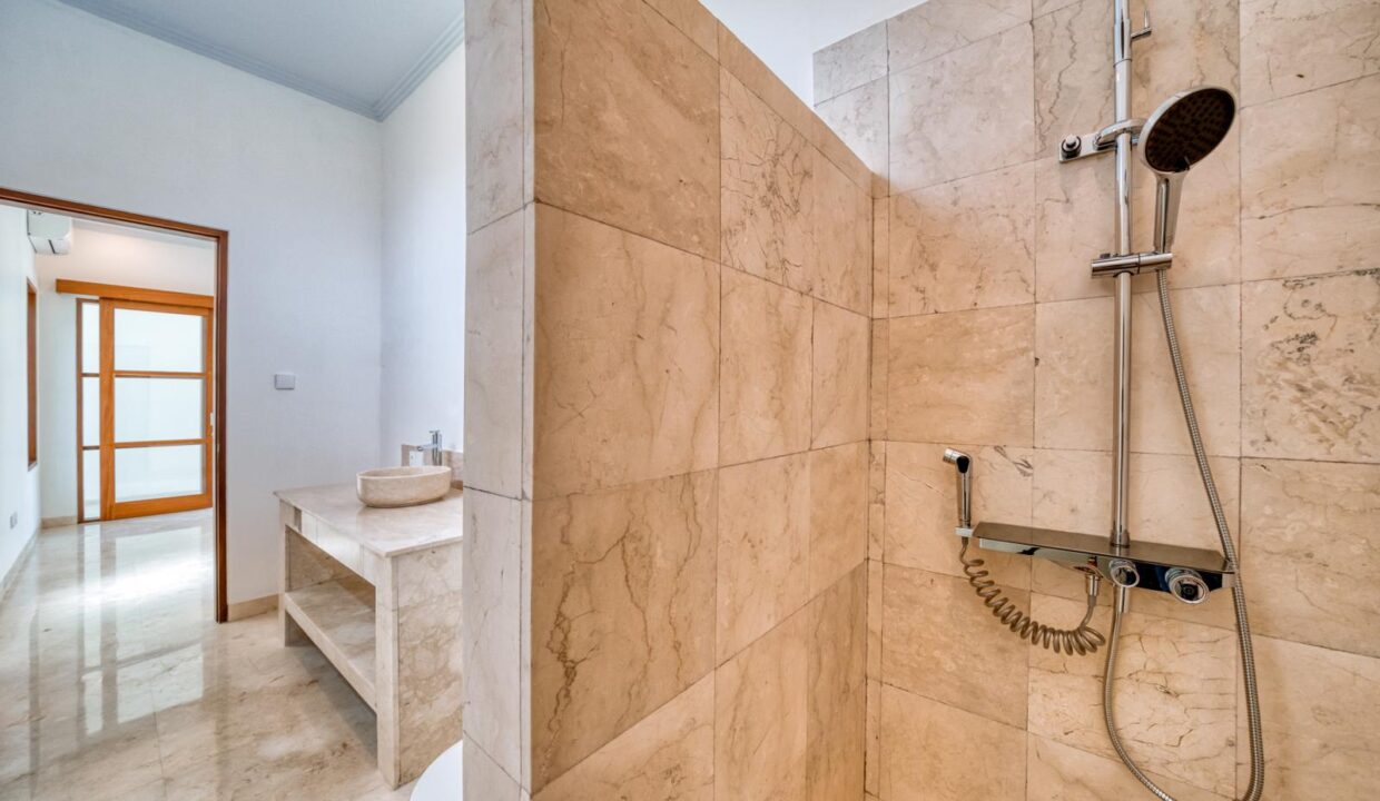 Brand New Freehold 3-Bedroom Villa in Babakan, Canggu (17)