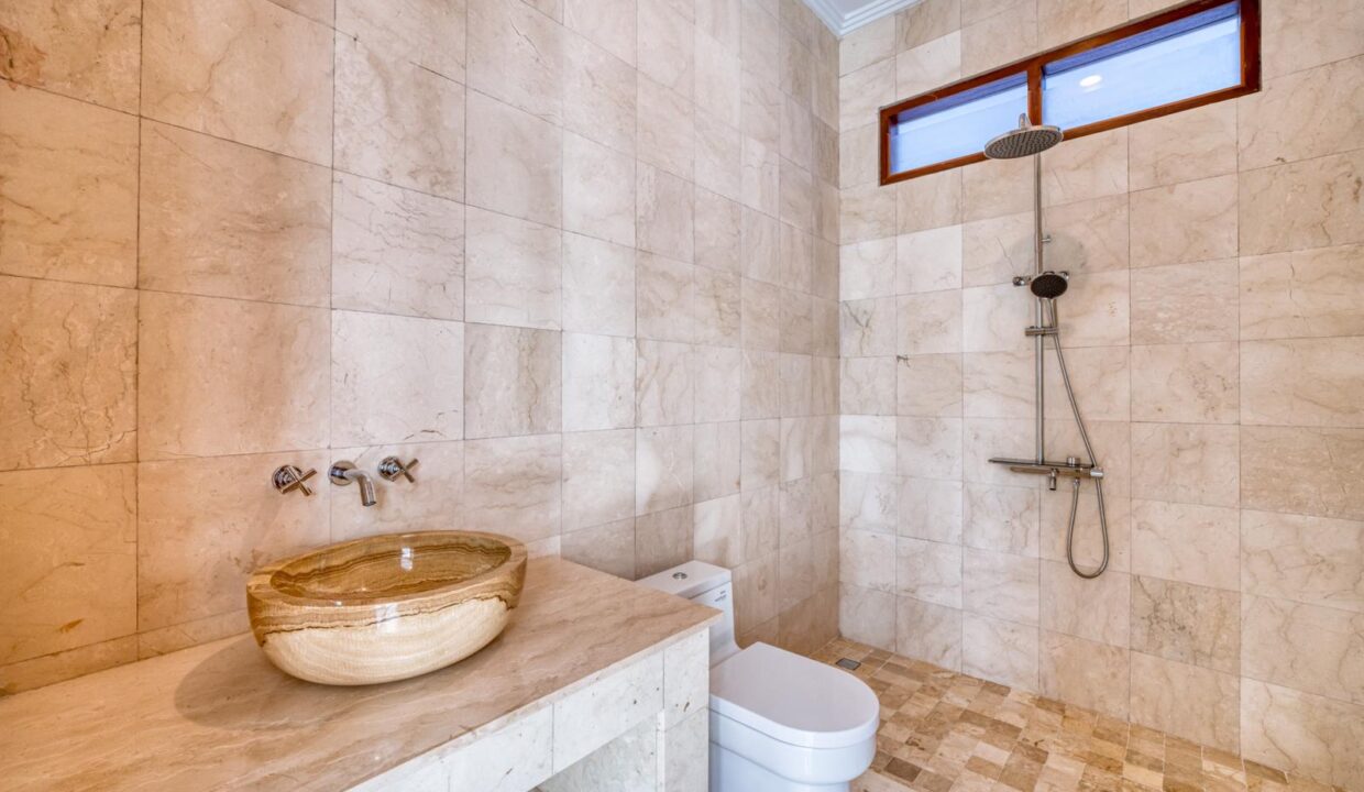Brand New Freehold 3-Bedroom Villa in Babakan, Canggu (19)