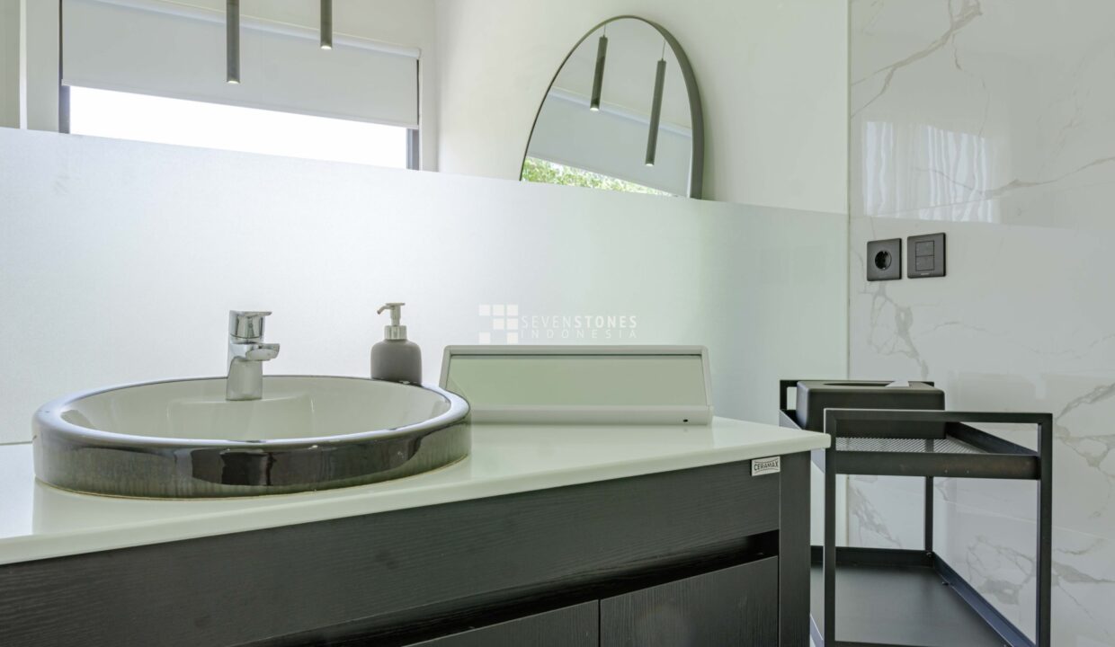 Discover Modern And Elegant Living With This Wonderful Brand New Villa In Canggu (14)