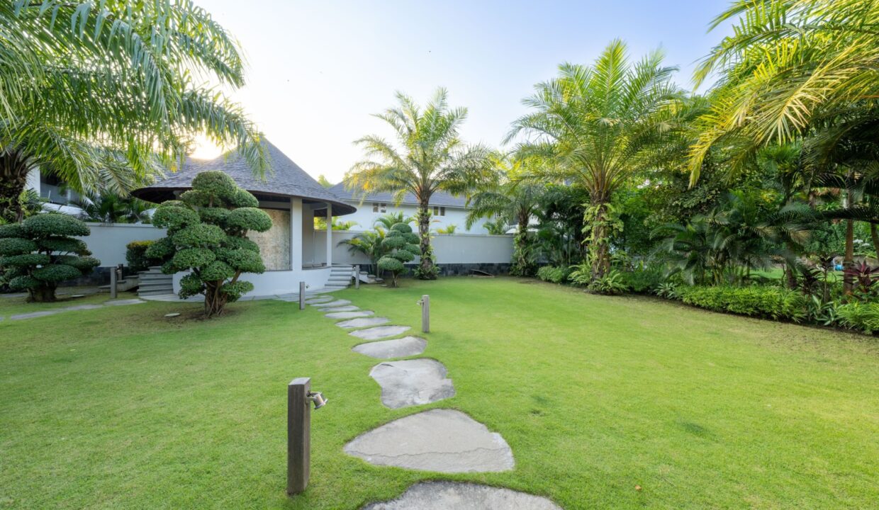 Exquisite Riverside Estate One-Hectare Villa & Apartment Enclave in Kediri, Tabanan (21)