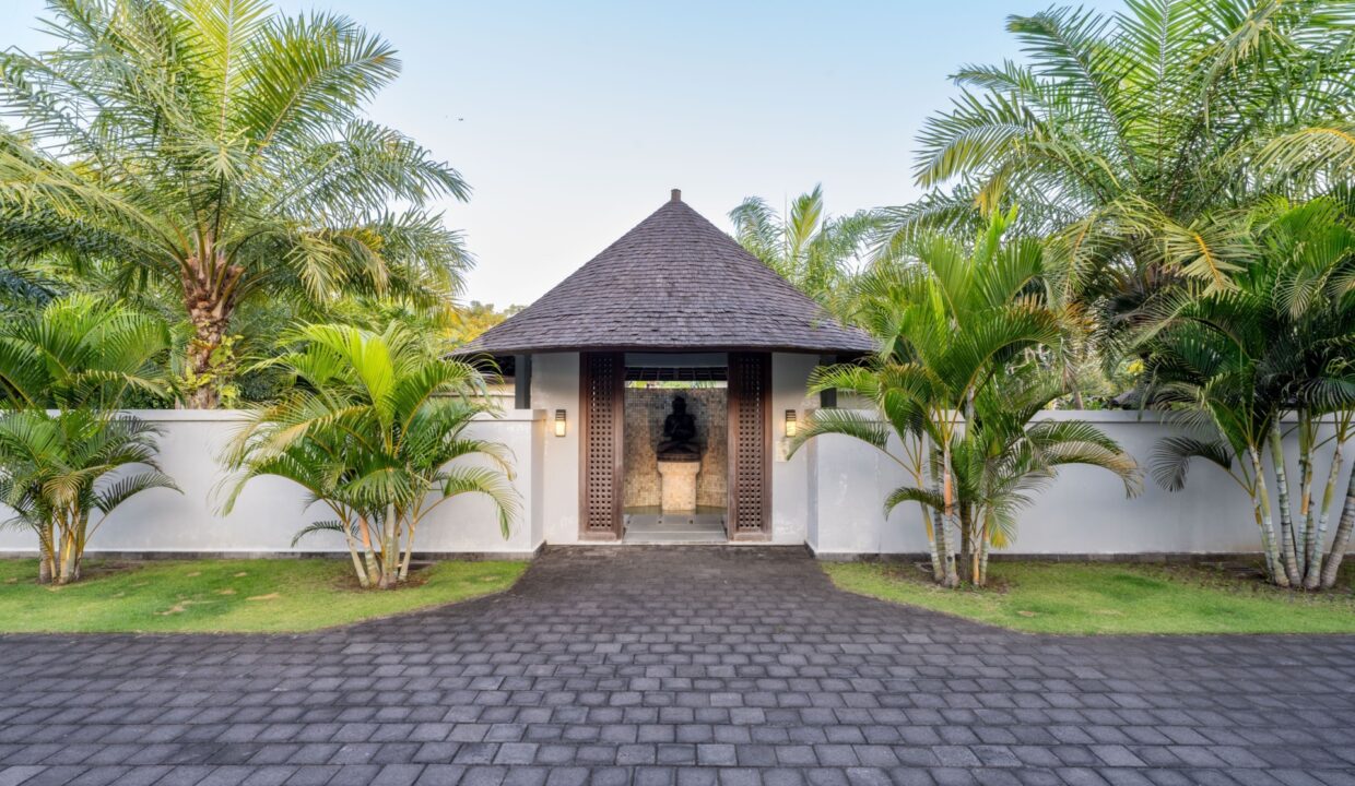 Exquisite Riverside Estate One-Hectare Villa & Apartment Enclave in Kediri, Tabanan (3)