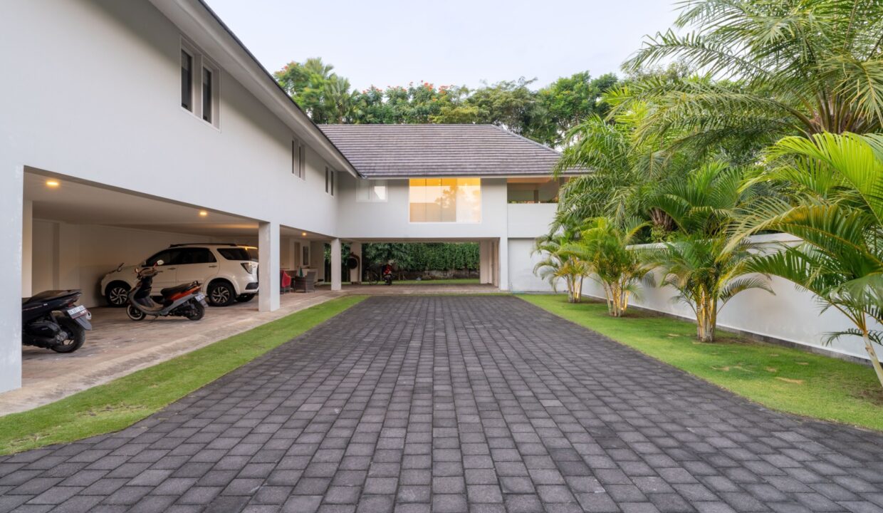 Exquisite Riverside Estate One-Hectare Villa & Apartment Enclave in Kediri, Tabanan (9)
