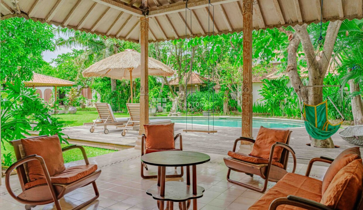 Joglo Style 5-Bedroom Villa For Rent In Seminyak (1)