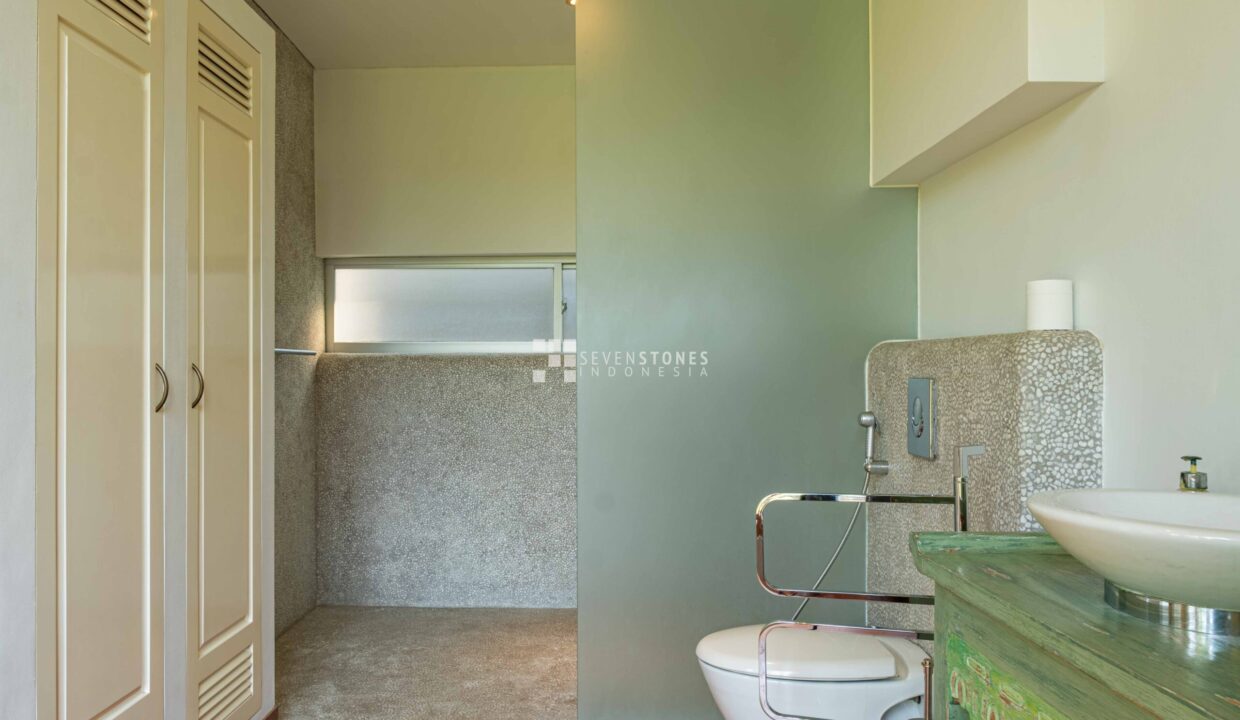 One-of-A-Kind Designer Villa for High Quality Living in Kerobokan (11)