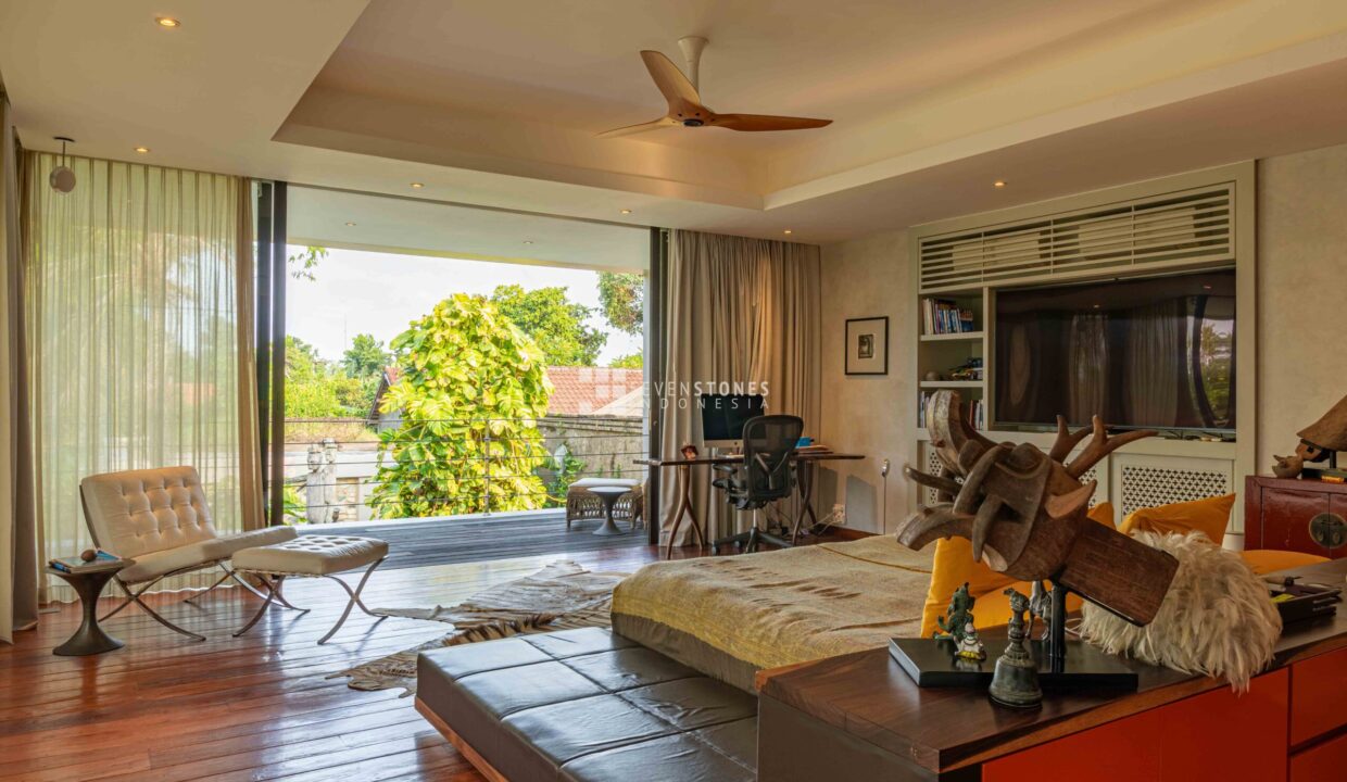 One-of-A-Kind Designer Villa for High Quality Living in Kerobokan (18)
