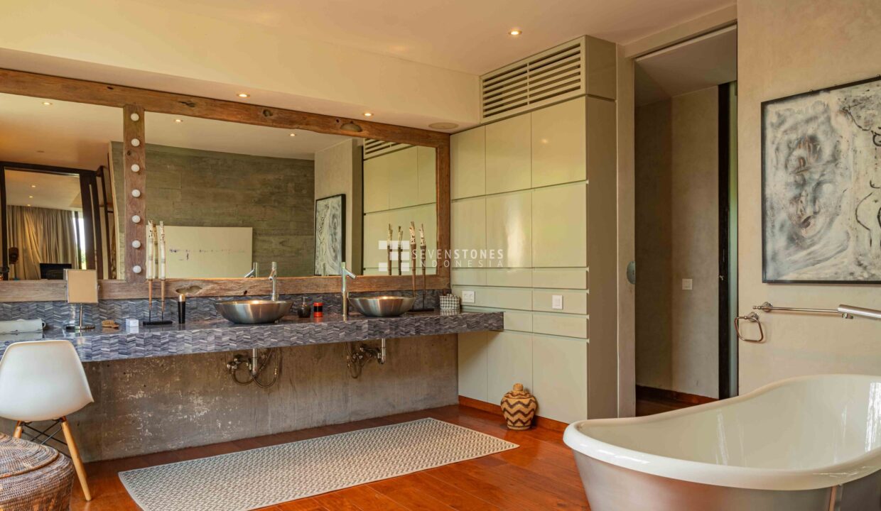 One-of-A-Kind Designer Villa for High Quality Living in Kerobokan (19)