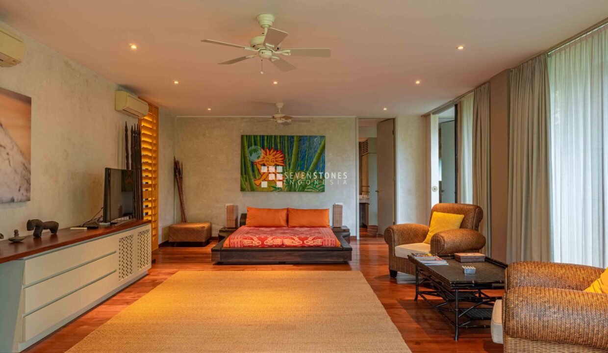 One-of-A-Kind Designer Villa for High Quality Living in Kerobokan (21)