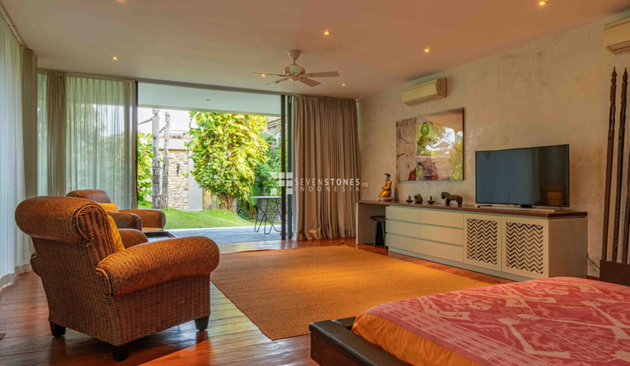 One-of-A-Kind Designer Villa for High Quality Living in Kerobokan (22)