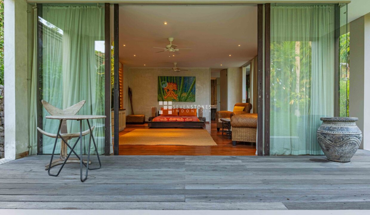 One-of-A-Kind Designer Villa for High Quality Living in Kerobokan (24)