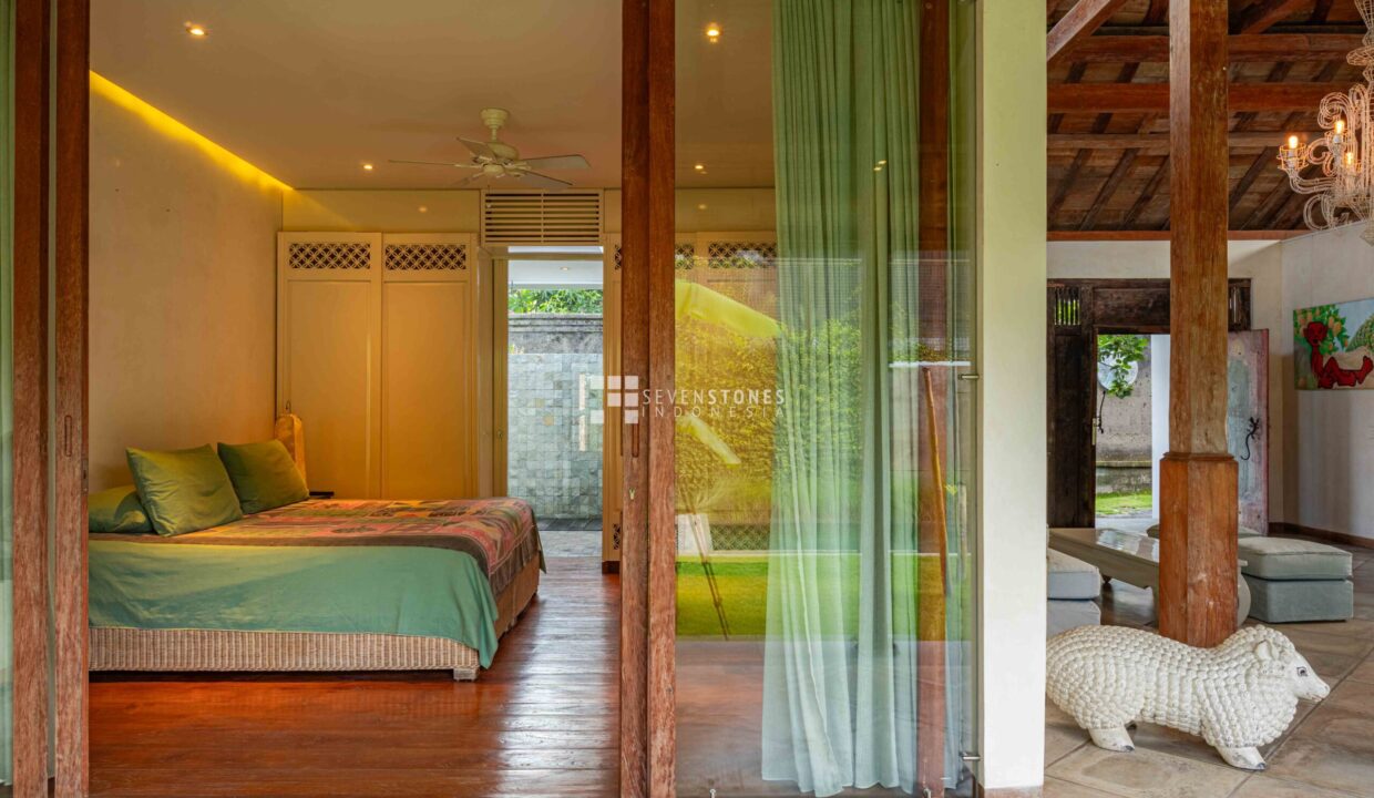 One-of-A-Kind Designer Villa for High Quality Living in Kerobokan (31)