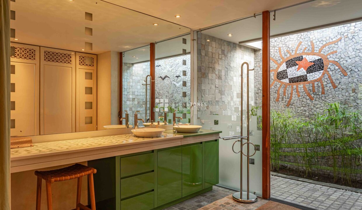One-of-A-Kind Designer Villa for High Quality Living in Kerobokan (34)