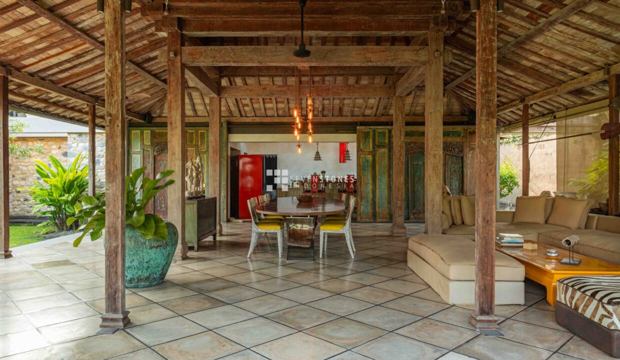 One-of-A-Kind Designer Villa for High Quality Living in Kerobokan (4)