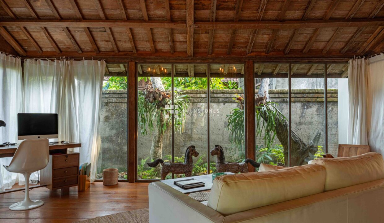 One-of-A-Kind Designer Villa for High Quality Living in Kerobokan (7)