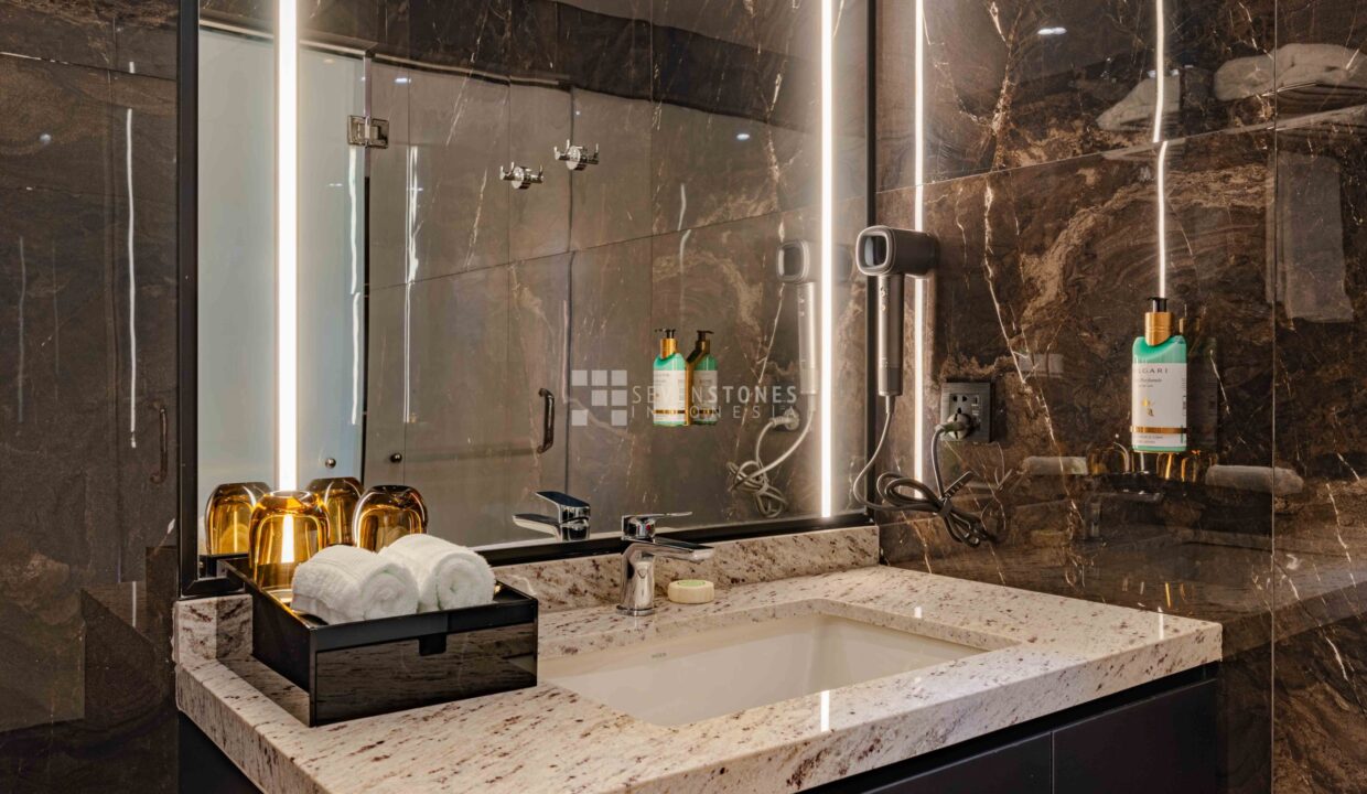 Premium Modern One Bedroom Apartment with Rooftop Bliss in Umalas (12)