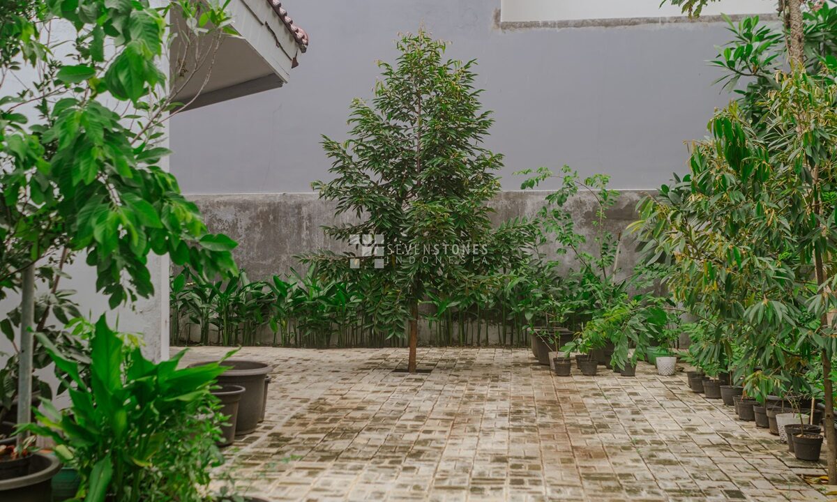 Prime Investment Opportunity Expansive Land with an Old House in Tangerang, Ideal for Apartment or Small Residential Complex Development (11)