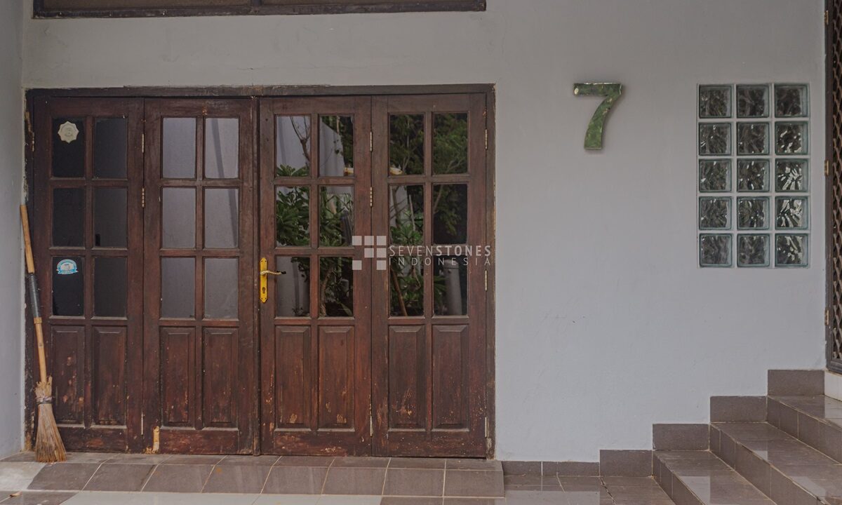 Prime Investment Opportunity Expansive Land with an Old House in Tangerang, Ideal for Apartment or Small Residential Complex Development (12)
