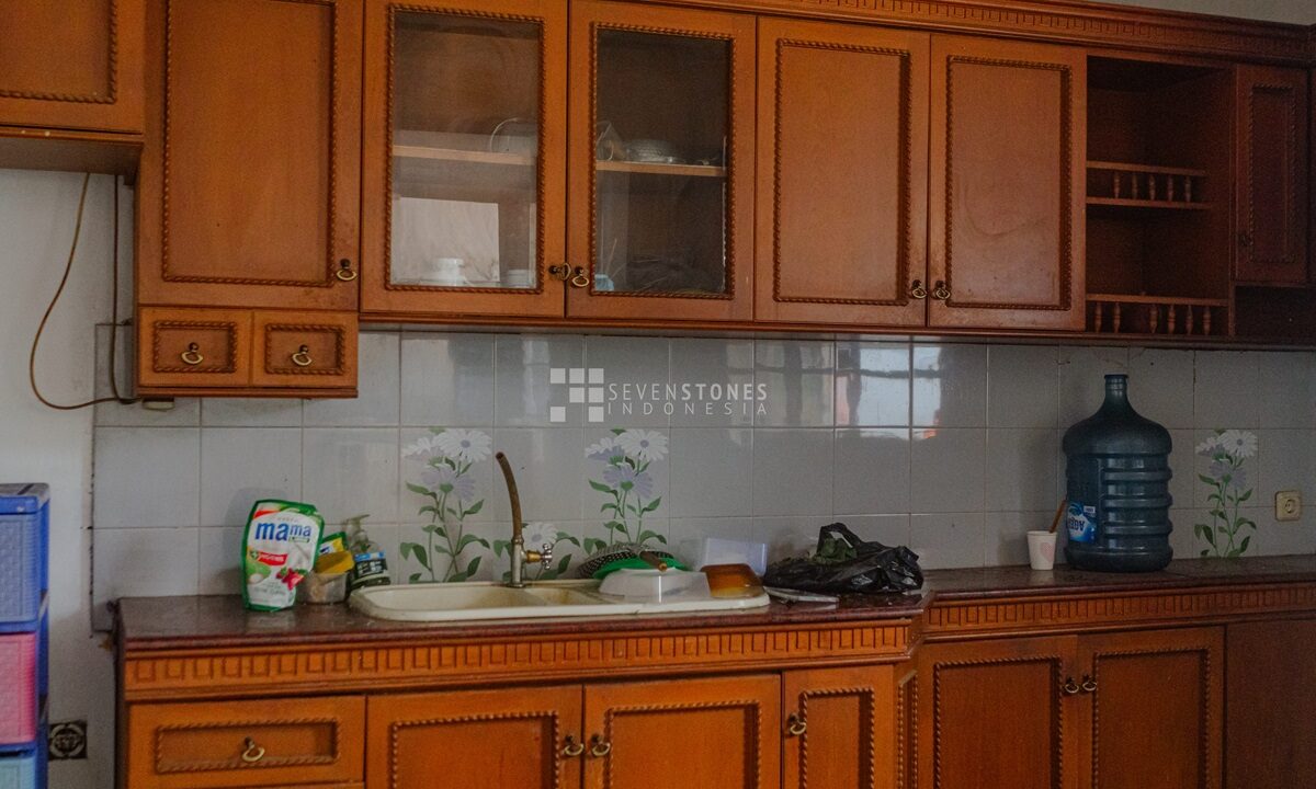 Prime Investment Opportunity Expansive Land with an Old House in Tangerang, Ideal for Apartment or Small Residential Complex Development (14)