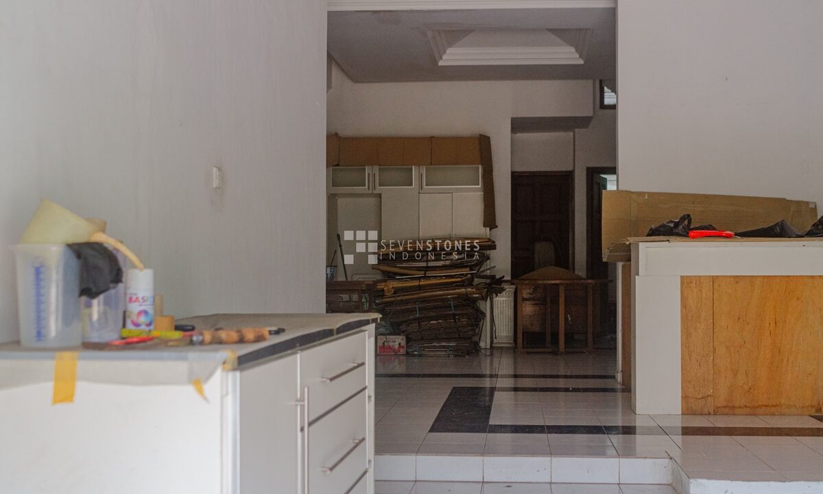 Prime Investment Opportunity Expansive Land with an Old House in Tangerang, Ideal for Apartment or Small Residential Complex Development (15)