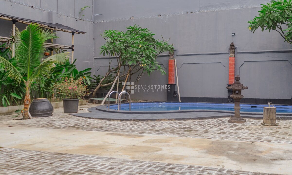 Prime Investment Opportunity Expansive Land with an Old House in Tangerang, Ideal for Apartment or Small Residential Complex Development (16)