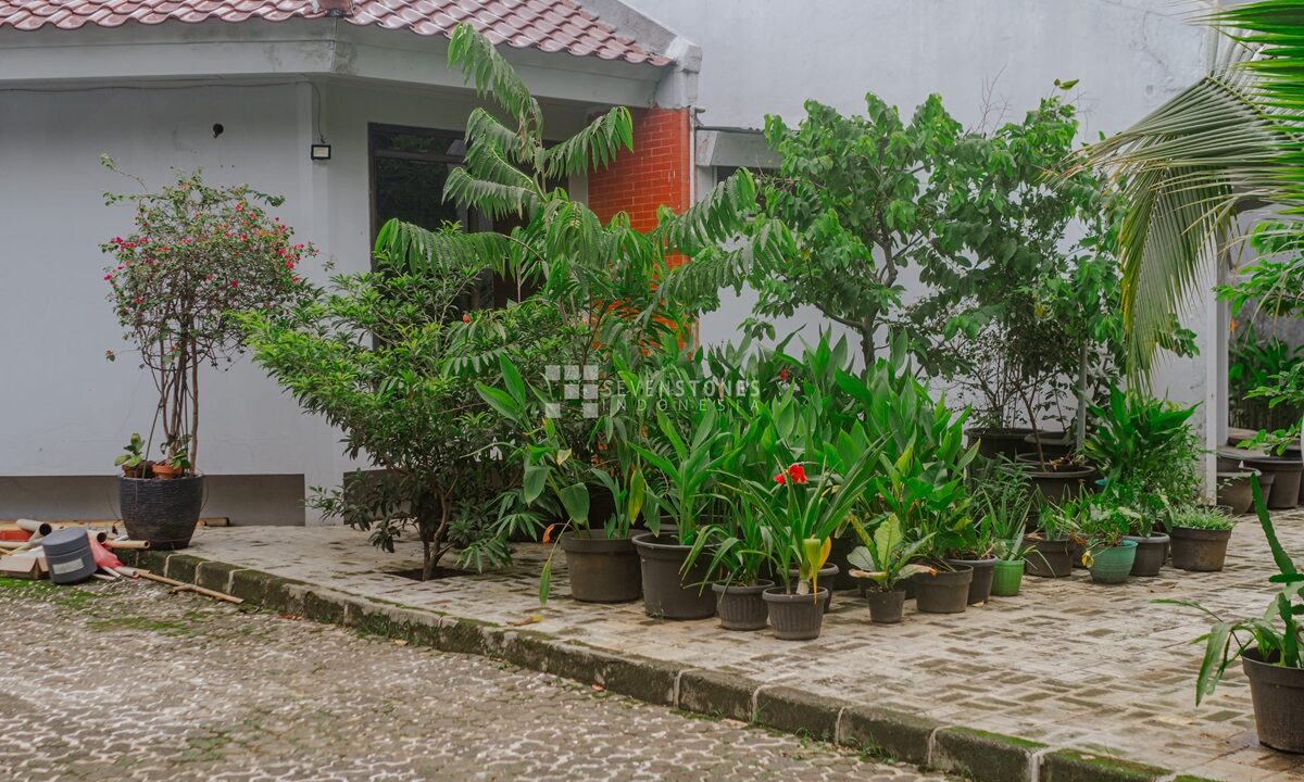 Prime Investment Opportunity Expansive Land with an Old House in Tangerang, Ideal for Apartment or Small Residential Complex Development (8)