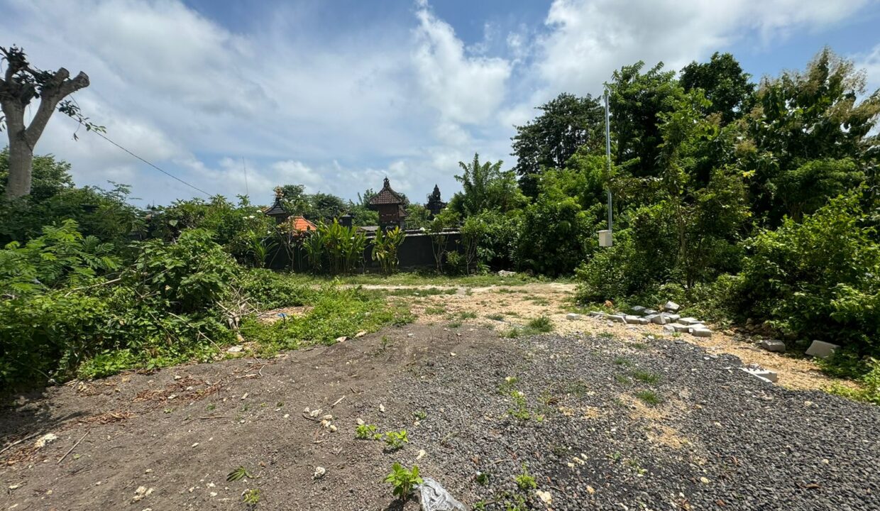 Rare Small Plot of Land in Ungasan Area (1)
