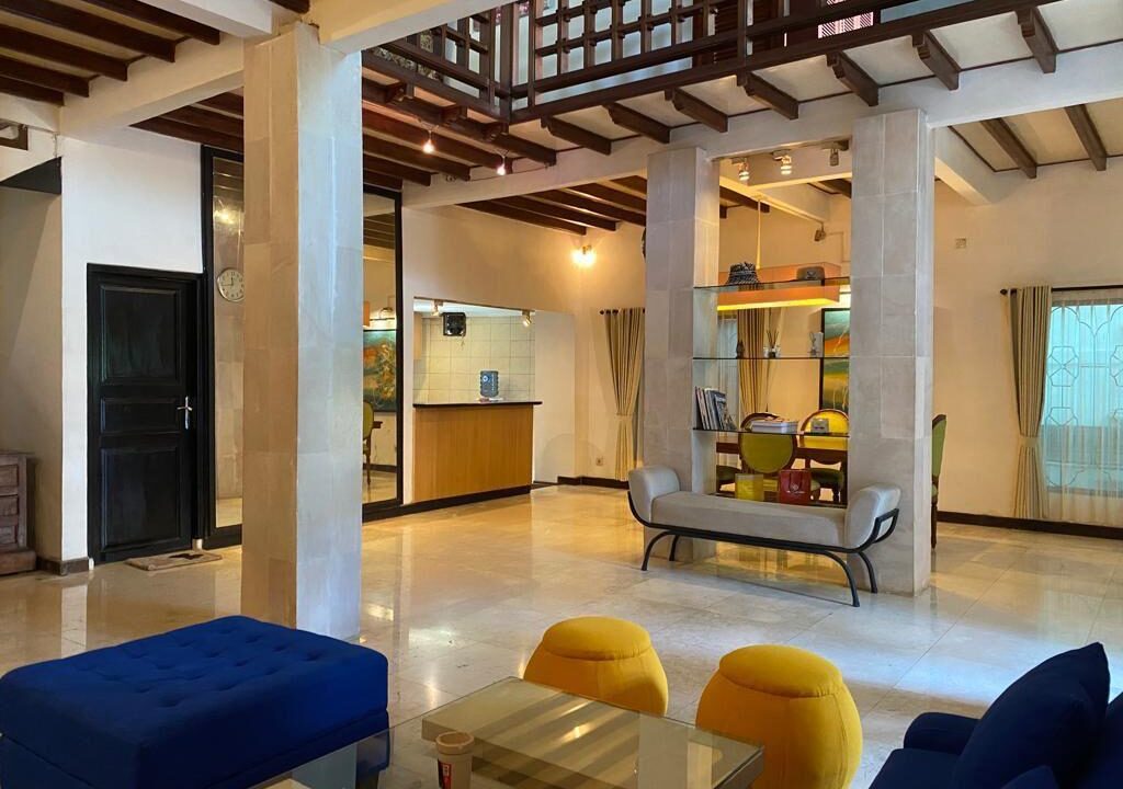 Three-Bedroom Classic House in a Quiet Area (10)