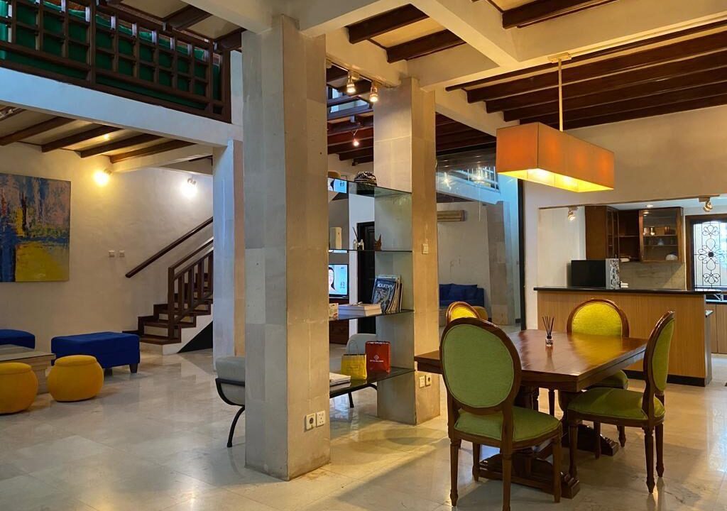 Three-Bedroom Classic House in a Quiet Area (3)