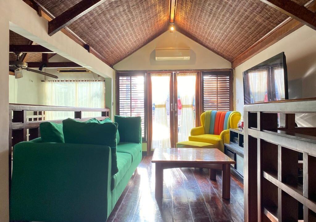 Three-Bedroom Classic House in a Quiet Area (7)