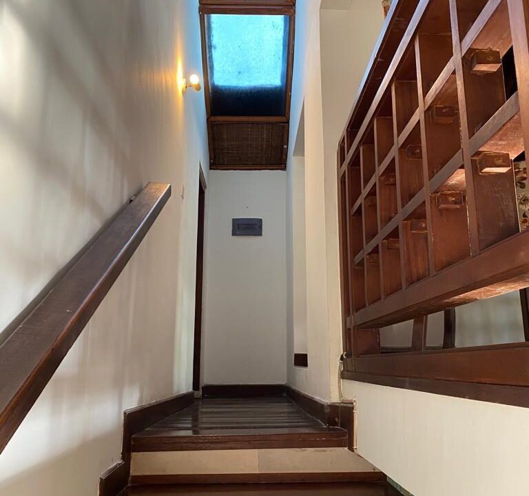 Three-Bedroom Classic House in a Quiet Area (8)
