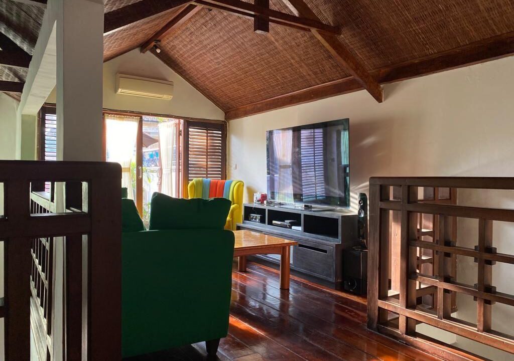 Three-Bedroom Classic House in a Quiet Area (9)