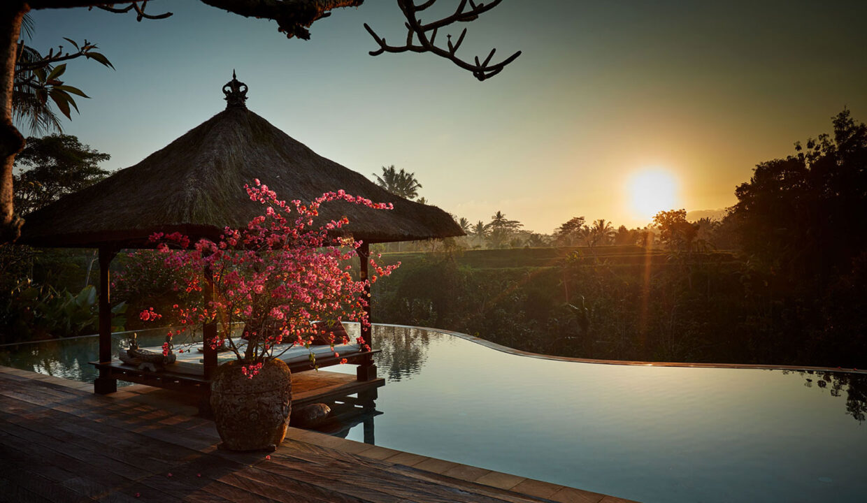 A Private Luxurious 4 Bedroom Villa with a Magnificent View of Ubud (2)