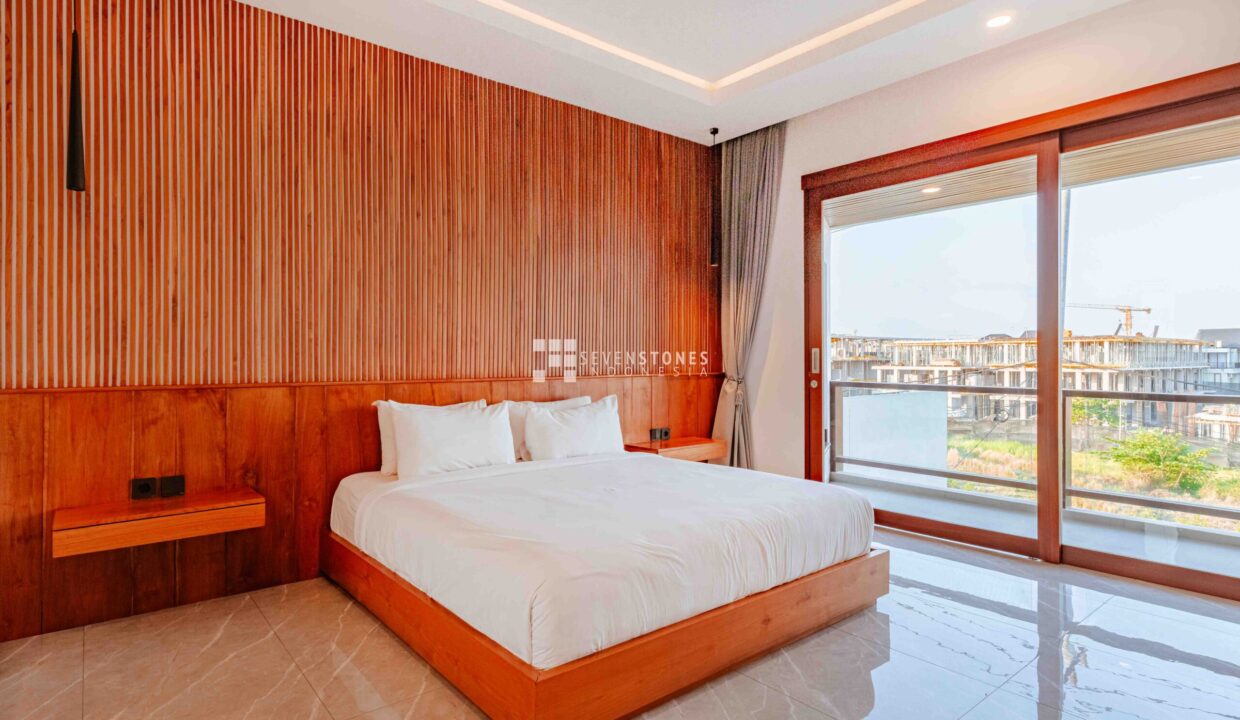 Bright Airy and Spacious 5-Beds Villa in Canggu Center (21)