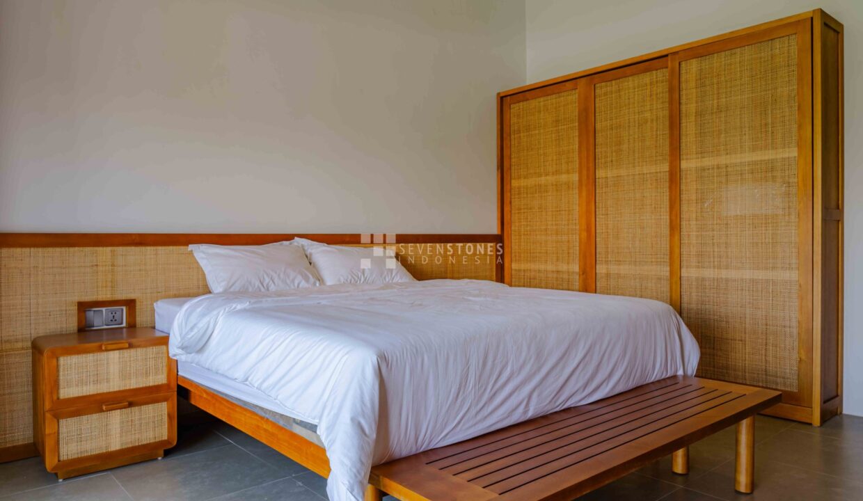 Experience A Luxurious And Stylish Retreat in the Central Berawa (10)