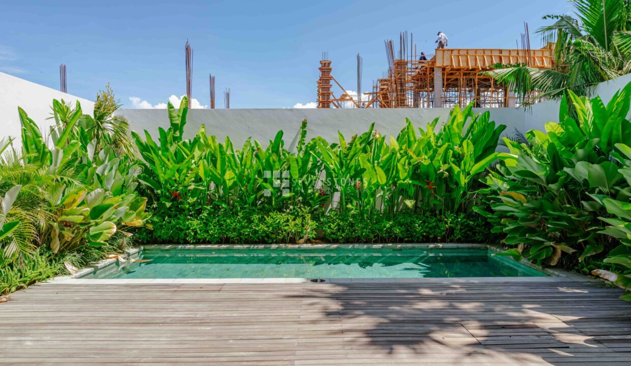 Experience A Luxurious And Stylish Retreat in the Central Berawa (3)