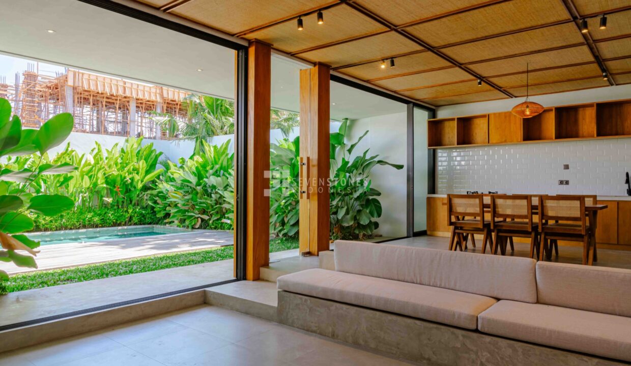 Experience A Luxurious And Stylish Retreat in the Central Berawa (4)