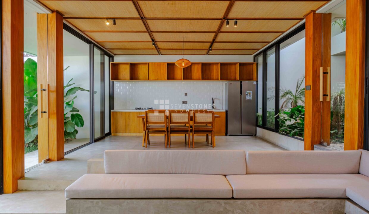 Experience A Luxurious And Stylish Retreat in the Central Berawa (5)