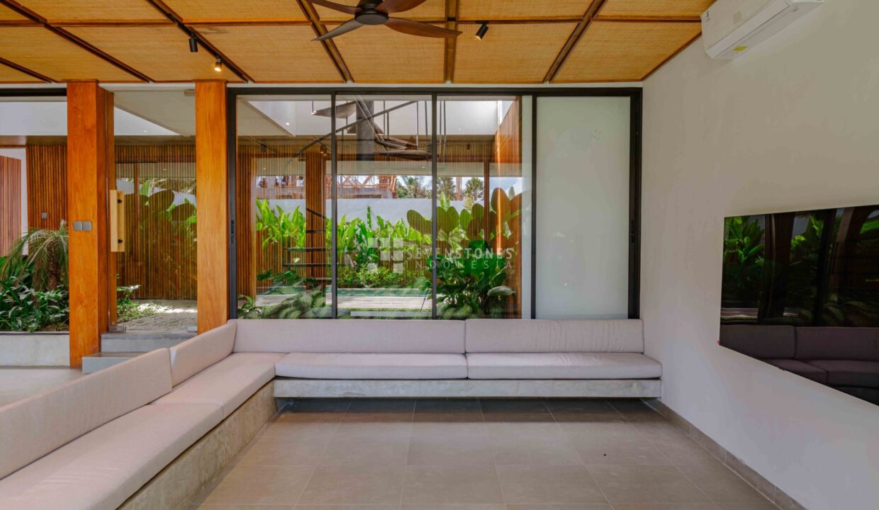 Experience A Luxurious And Stylish Retreat in the Central Berawa (6)