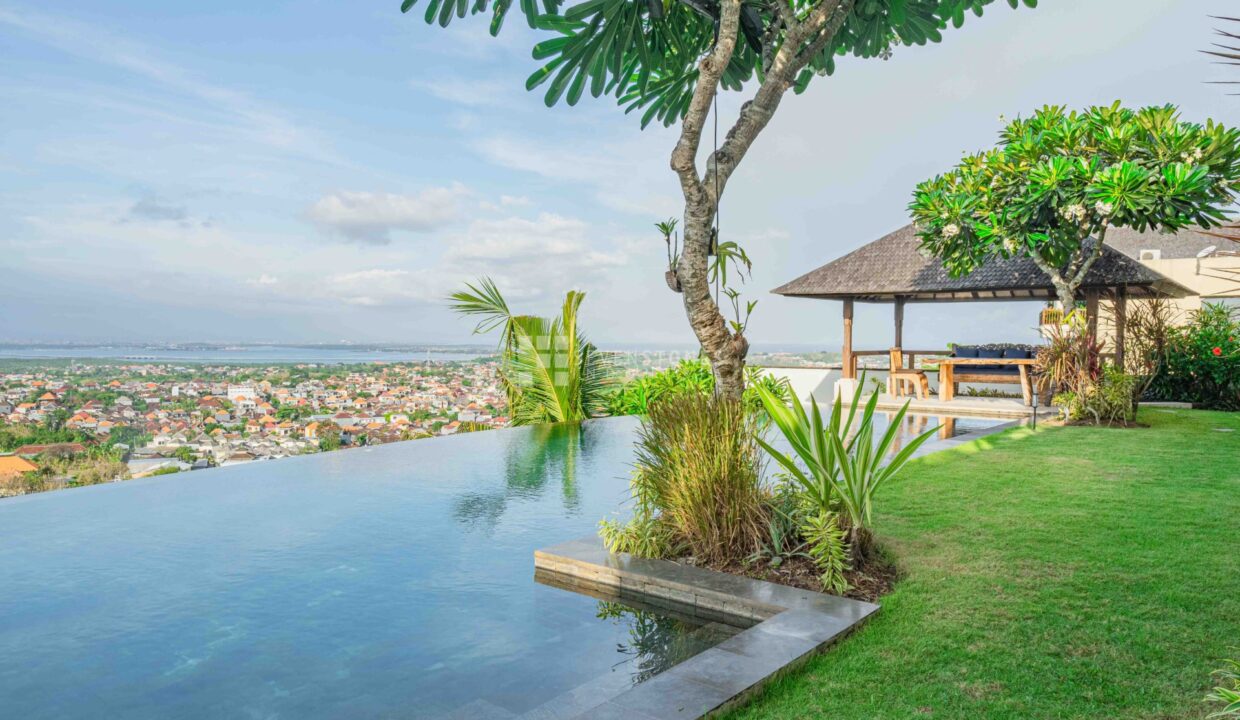Five Bedroom Bukit Ocean View Villa – an Extraordinary Real Estate Opportunity (1)