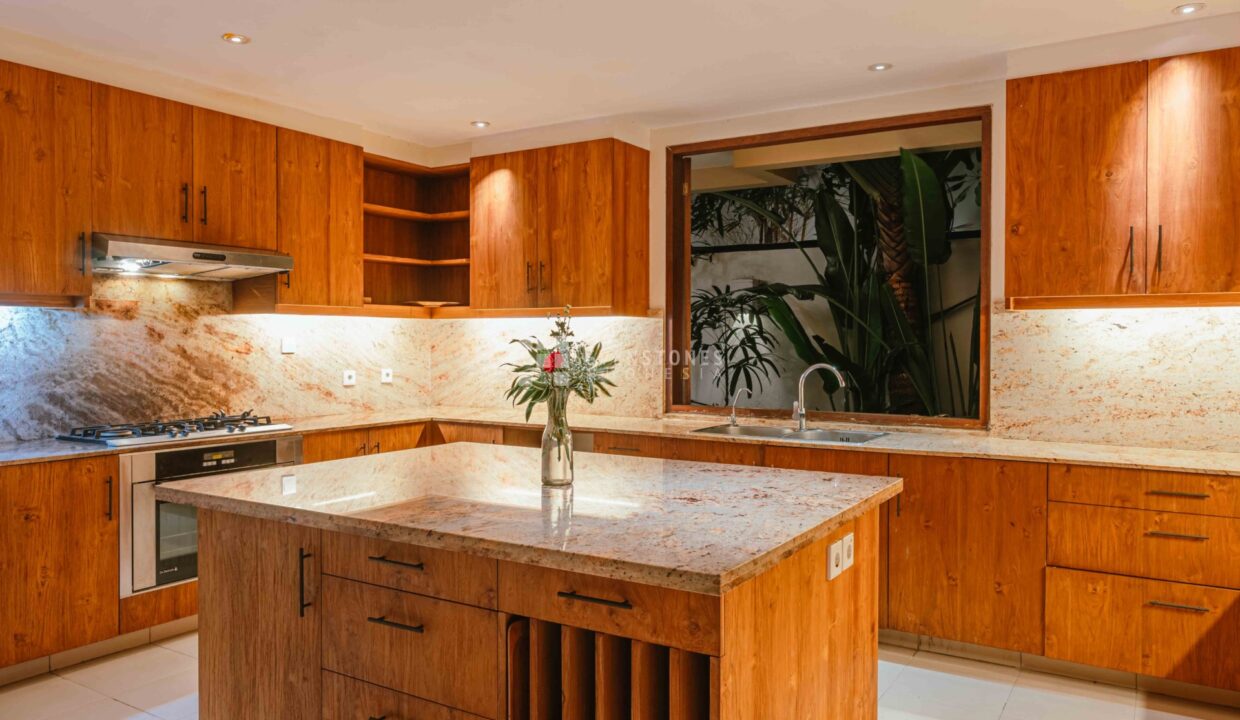 Five Bedroom Bukit Ocean View Villa – an Extraordinary Real Estate Opportunity (12)