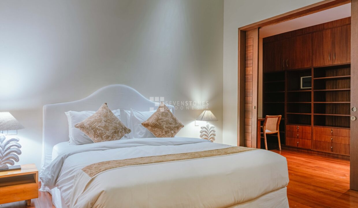 Five Bedroom Bukit Ocean View Villa – an Extraordinary Real Estate Opportunity (15)
