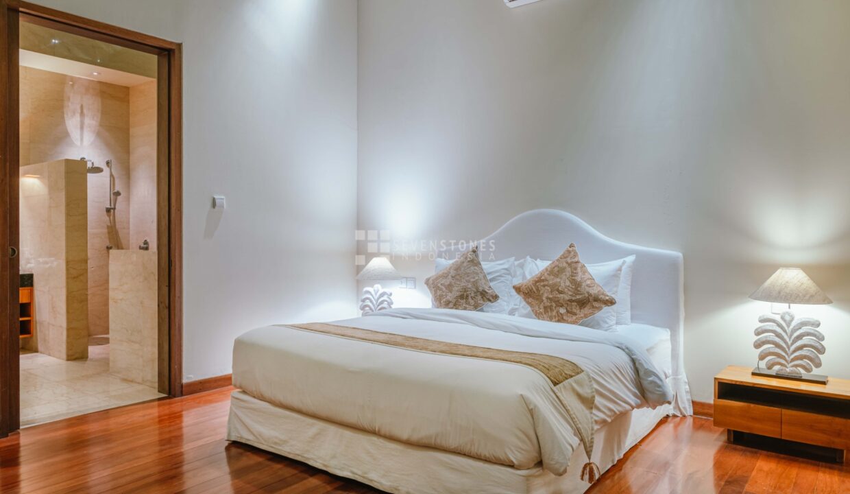 Five Bedroom Bukit Ocean View Villa – an Extraordinary Real Estate Opportunity (16)