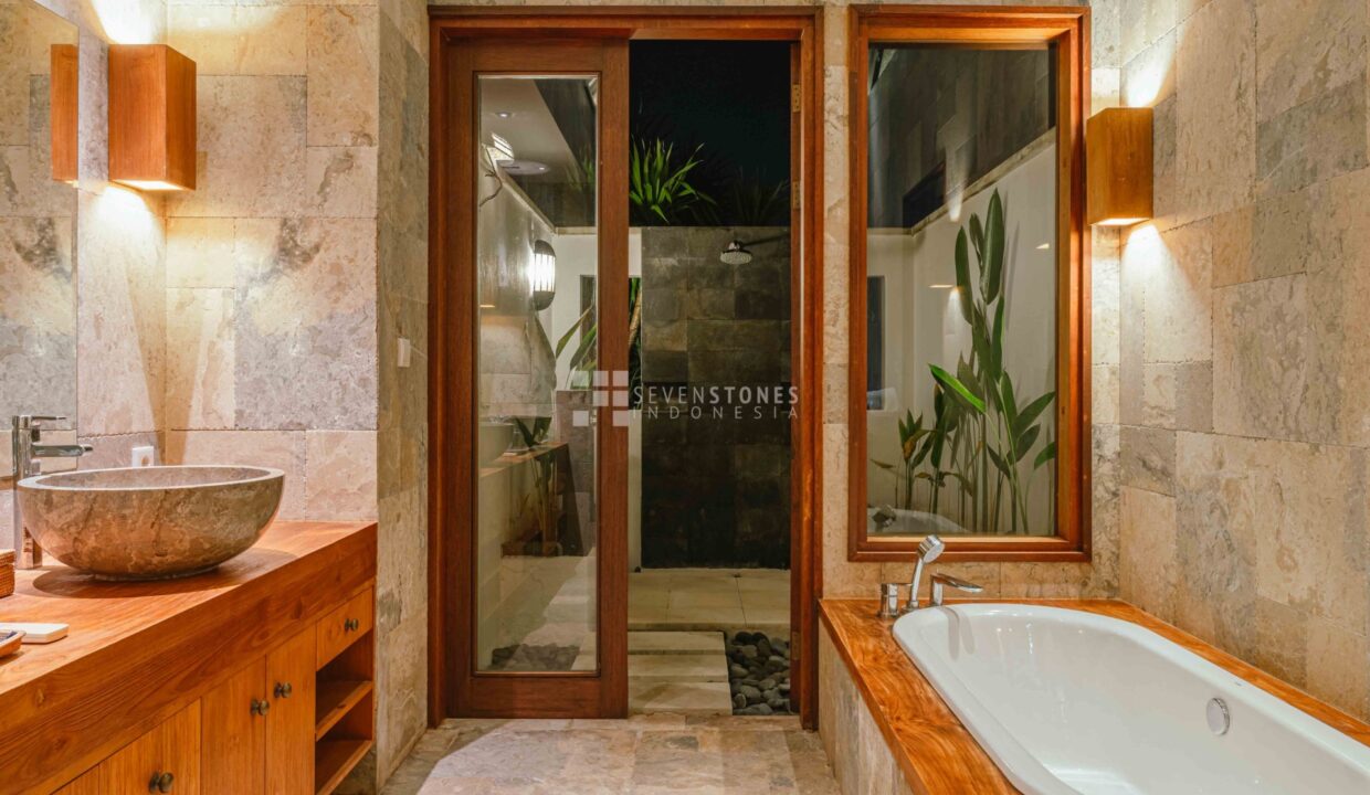 Five Bedroom Bukit Ocean View Villa – an Extraordinary Real Estate Opportunity (18)